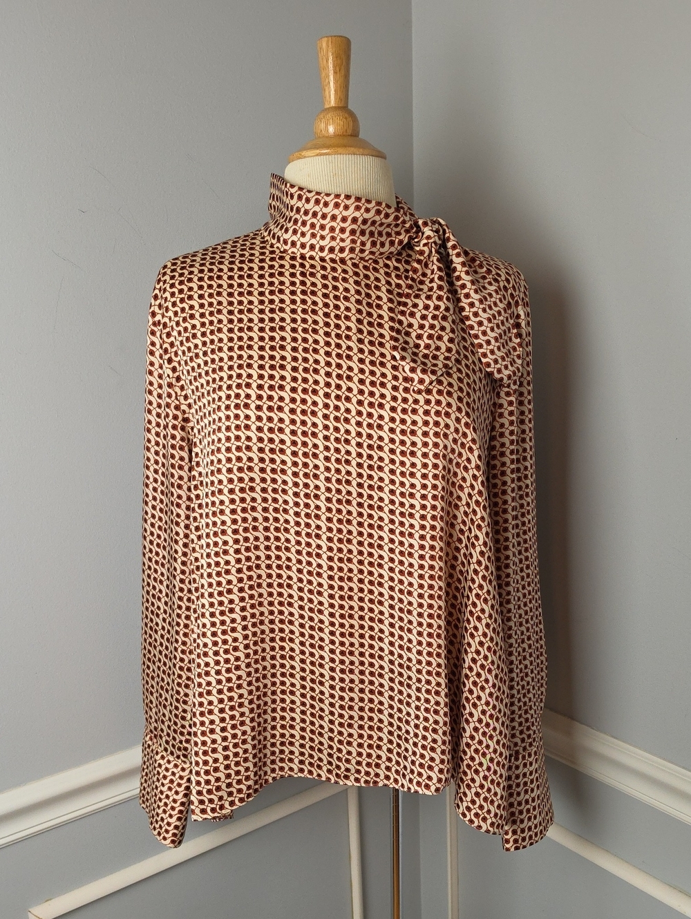 ZARA Woman Geometric Printed Tie‎ Neck Office Career Back Button Blouse Top XL